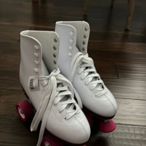 PINK AND WHITE WOMENS SKATES